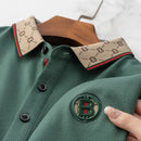 Camisa Polo Masculina Premium com Detalhes Listrados, Emblema Bordado, Tecido Respirável, Versátil para Trabalho e Ocasiões Casuais