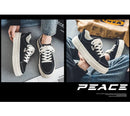 Sapatos esportivos novos primavera para homens, respirável, casual, de sola grossa, top baixo, elegante e versátil, sapatos básicos pretos de pano, sapatos de skate Trbottomyy para homens, adequados para esportes ao ar