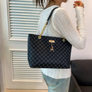 Nova presbiopia bolsa textura de couro macio grande capacidade bolsa feminina com acessórios pendurados bolsa de ombro