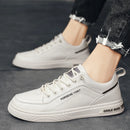 Sapatos casuais masculinos sem cadarço para todas as estações, novos, respiráveis, leves, com sola macia, para caminhada ao ar livre, sapatos brancos para estudantes.