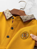 Camisa Polo Masculina Premium com Detalhes Listrados, Emblema Bordado, Tecido Respirável, Versátil para Trabalho e Ocasiões Casuais