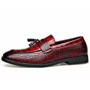 Novos Sapatos Sociais de Couro Masculinos 2026 Estilo Britânico Moda Masculina Sapatos de Vestir Cor Sólida Tamanhos Grandes Loafers de Grife