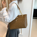 Nova presbiopia bolsa textura de couro macio grande capacidade bolsa feminina com acessórios pendurados bolsa de ombro