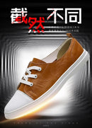 Novos Sapatos Europeus para Homens, Sapatos Casuais de Couro, Sapatos de Skate Fashion, Tênis de Rua com Cadarço para Jovens