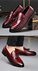 Novos Sapatos Sociais de Couro Masculinos 2026 Estilo Britânico Moda Masculina Sapatos de Vestir Cor Sólida Tamanhos Grandes Loafers de Grife