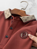 Camisa Polo Masculina Premium com Detalhes Listrados, Emblema Bordado, Tecido Respirável, Versátil para Trabalho e Ocasiões Casuais