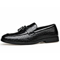 Novos Sapatos Sociais de Couro Masculinos 2026 Estilo Britânico Moda Masculina Sapatos de Vestir Cor Sólida Tamanhos Grandes Loafers de Grife