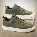 1 par de tênis esportivos casuais para skate, confortáveis e elegantes, com parte superior ajustada ao pé e antiderrapante.