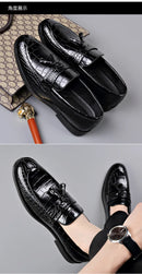Novos Sapatos Sociais de Couro Masculinos 2026 Estilo Britânico Moda Masculina Sapatos de Vestir Cor Sólida Tamanhos Grandes Loafers de Grife
