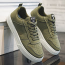 1 par de tênis esportivos casuais para skate, confortáveis e elegantes, com parte superior ajustada ao pé e antiderrapante.