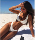 Biquíni Feminino Plus Size Sexy de Verão para Praia, Estilo Europeu e Americano, com Fecho Dourado, Cor Sólida, Modelo Três Pontos