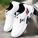 Tênis de couro masculino casual versátil sapatos ao ar livre antiderrapante calçado de corrida moda masculina sapatos de tabuleiro zapatos homme
