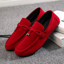 Sapato masculino de camurça vermelha, mocassim de couro macio, sapatos baixos casuais confortáveis, moda primavera, novo, 2023