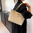 Nova presbiopia bolsa textura de couro macio grande capacidade bolsa feminina com acessórios pendurados bolsa de ombro