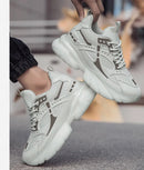 Tênis casuais masculinos com design em malha respirável, sola grossa, tênis esportivos masculinos modernos, estilo Dad Shoes com aumento de altura invisível de 6-10cm.