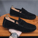 Sapato masculino de camurça vermelha, mocassim de couro macio, sapatos baixos casuais confortáveis, moda primavera, novo, 2023