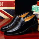 Homens de couro sapatos formais marca de luxo 2023 mocassins masculinos vestido respirável deslizamento em sapatos de condução pretos plus size 38-44
