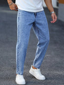 As calças jeans lavadas azul claro masculinas são simples, casuais e elegantes, justas para mostrar pernas longas e versáteis.