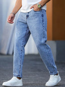 As calças jeans lavadas azul claro masculinas são simples, casuais e elegantes, justas para mostrar pernas longas e versáteis.