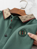 Camisa Polo Masculina Premium com Detalhes Listrados, Emblema Bordado, Tecido Respirável, Versátil para Trabalho e Ocasiões Casuais