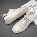 Sapatos casuais masculinos sem cadarço para todas as estações, novos, respiráveis, leves, com sola macia, para caminhada ao ar livre, sapatos brancos para estudantes.