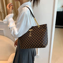 Nova presbiopia bolsa textura de couro macio grande capacidade bolsa feminina com acessórios pendurados bolsa de ombro