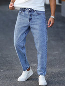 As calças jeans lavadas azul claro masculinas são simples, casuais e elegantes, justas para mostrar pernas longas e versáteis.