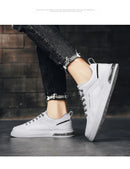 Sapatos casuais masculinos sem cadarço para todas as estações, novos, respiráveis, leves, com sola macia, para caminhada ao ar livre, sapatos brancos para estudantes.