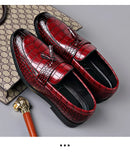 Novos Sapatos Sociais de Couro Masculinos 2026 Estilo Britânico Moda Masculina Sapatos de Vestir Cor Sólida Tamanhos Grandes Loafers de Grife