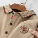 Camisa Polo Masculina Premium com Detalhes Listrados, Emblema Bordado, Tecido Respirável, Versátil para Trabalho e Ocasiões Casuais
