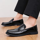 Novos Sapatos Masculinos de Couro Envernizado Penny Loafers 2026 com Design Slip-On, Palmilha Macia e Sola Resistente ao Desgaste para Negócios, Casamentos e Festas