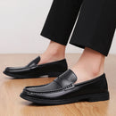 Novos Sapatos Masculinos de Couro Envernizado Penny Loafers 2026 com Design Slip-On, Palmilha Macia e Sola Resistente ao Desgaste para Negócios, Casamentos e Festas