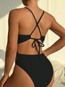 Maiô feminino preto de uma peça, estampa floral rosa, decote em V profundo, recorte alto, roupa de banho