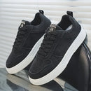 1 par de tênis esportivos casuais para skate, confortáveis e elegantes, com parte superior ajustada ao pé e antiderrapante.