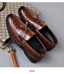 Novos Sapatos Sociais de Couro Masculinos 2026 Estilo Britânico Moda Masculina Sapatos de Vestir Cor Sólida Tamanhos Grandes Loafers de Grife