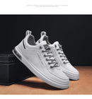 Sapatos casuais masculinos sem cadarço para todas as estações, novos, respiráveis, leves, com sola macia, para caminhada ao ar livre, sapatos brancos para estudantes.