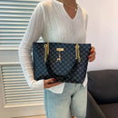 Nova presbiopia bolsa textura de couro macio grande capacidade bolsa feminina com acessórios pendurados bolsa de ombro