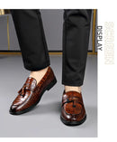 Novos Sapatos Sociais de Couro Masculinos 2026 Estilo Britânico Moda Masculina Sapatos de Vestir Cor Sólida Tamanhos Grandes Loafers de Grife