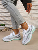 Sapatos femininos de duas cores para trabalho, tênis casuais femininos 2026 com frete grátis.