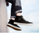 Tênis de lona de cano alto masculino deslizamento-on rendas casuais all-preto sapatos de skate básicos para estudantes sola plana sapatos esportivos confortáveis