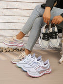Sapatos femininos de duas cores para trabalho, tênis casuais femininos 2026 com frete grátis.