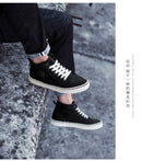 Tênis de lona de cano alto masculino deslizamento-on rendas casuais all-preto sapatos de skate básicos para estudantes sola plana sapatos esportivos confortáveis