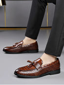 Novos Sapatos Sociais de Couro Masculinos 2026 Estilo Britânico Moda Masculina Sapatos de Vestir Cor Sólida Tamanhos Grandes Loafers de Grife