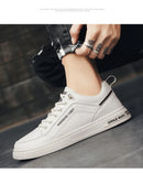 Sapatos casuais masculinos sem cadarço para todas as estações, novos, respiráveis, leves, com sola macia, para caminhada ao ar livre, sapatos brancos para estudantes.