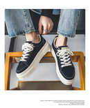 Sapatos esportivos novos primavera para homens, respirável, casual, de sola grossa, top baixo, elegante e versátil, sapatos básicos pretos de pano, sapatos de skate Trbottomyy para homens, adequados para esportes ao ar