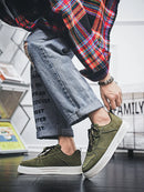 1 par de tênis esportivos casuais para skate, confortáveis e elegantes, com parte superior ajustada ao pé e antiderrapante.