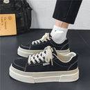 Sapatos esportivos novos primavera para homens, respirável, casual, de sola grossa, top baixo, elegante e versátil, sapatos básicos pretos de pano, sapatos de skate Trbottomyy para homens, adequados para esportes ao ar