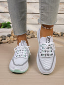 Sapatos femininos de duas cores para trabalho, tênis casuais femininos 2026 com frete grátis.