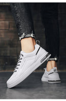 Sapatos casuais masculinos sem cadarço para todas as estações, novos, respiráveis, leves, com sola macia, para caminhada ao ar livre, sapatos brancos para estudantes.
