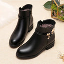 2025 Botas curtas peludas de couro macio de inverno para mulheres – sapatos de algodão quente de salto grosso, sapatos planos de couro preto para mamãe